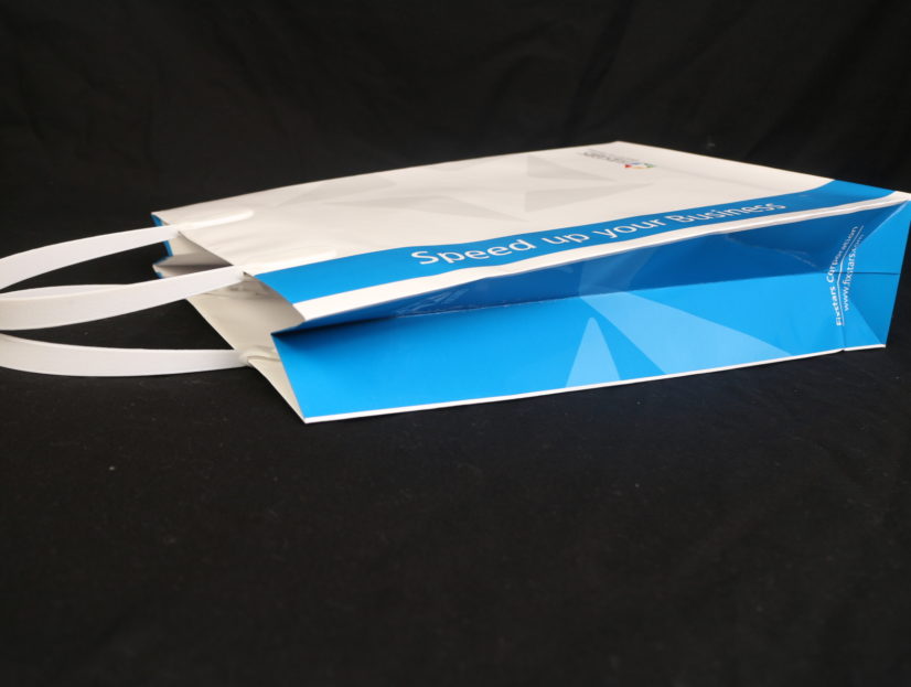 コート紙×グロスPP加工×フルカラー印刷は豪華さがアップします。