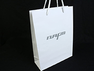 自動包装機械や集積箱詰械などを開発されている会社様のワンポイント紙袋